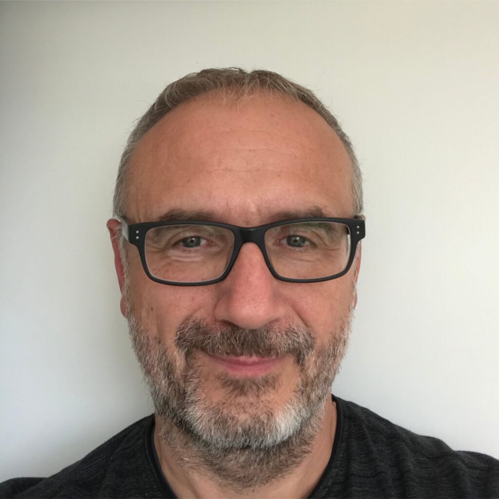 Roger Howald – Familienvater, Dozent, Unternehmer und Gründer von wissenkompakt.ch